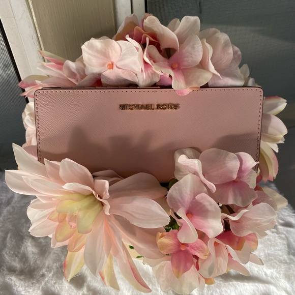 Michael Kors wallet - Picture 2 of 6